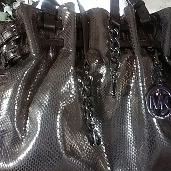 ๐ Michael Kors leather bag ๐ - Picture 5 of 8